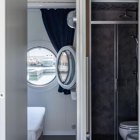Marina Del Gargano Houseboat Hotel Manfredonia Exterior photo