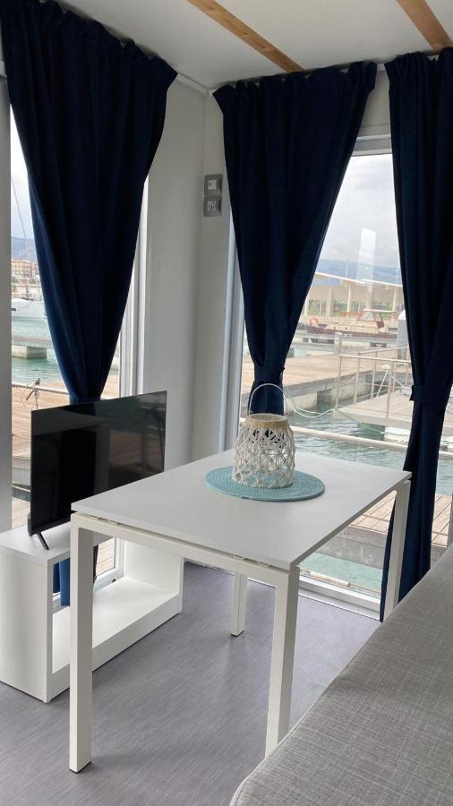 Marina Del Gargano Houseboat Hotel Manfredonia Exterior photo