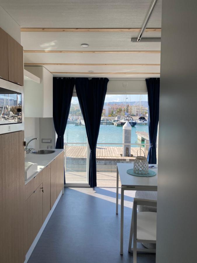 Marina Del Gargano Houseboat Hotel Manfredonia Exterior photo