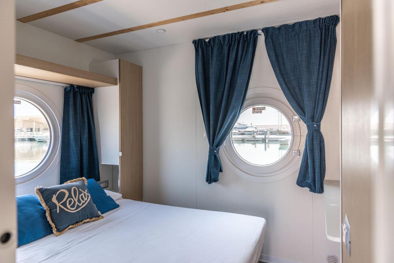 Marina Del Gargano Houseboat Hotel Manfredonia Exterior photo