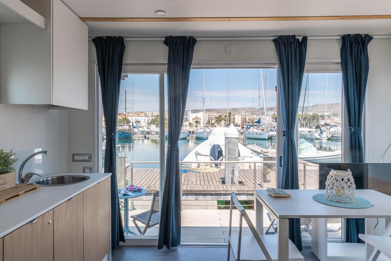 Marina Del Gargano Houseboat Hotel Manfredonia Exterior photo