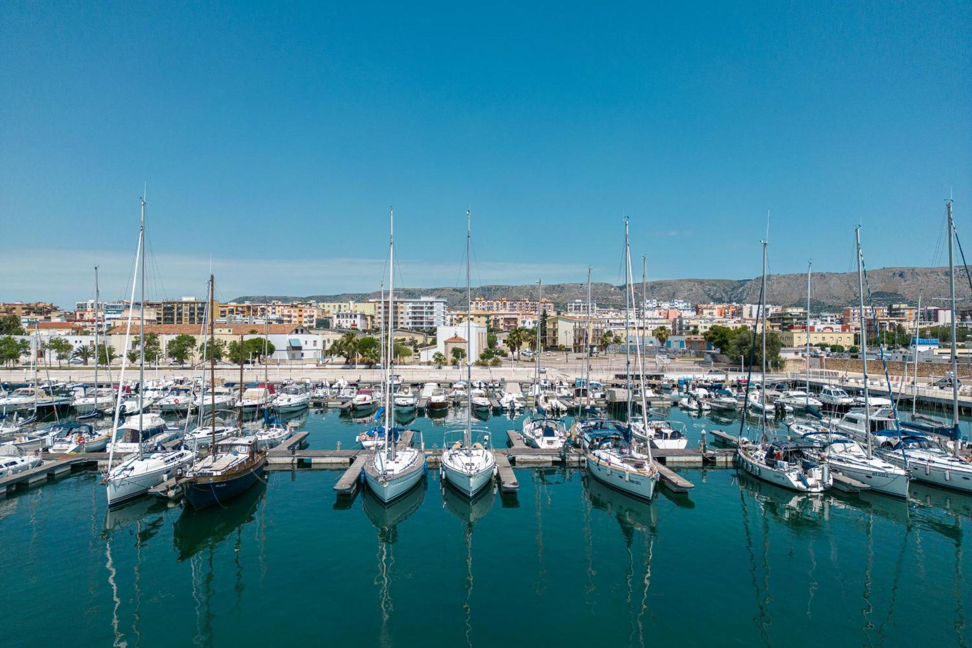 Marina Del Gargano Houseboat Hotel Manfredonia Exterior photo