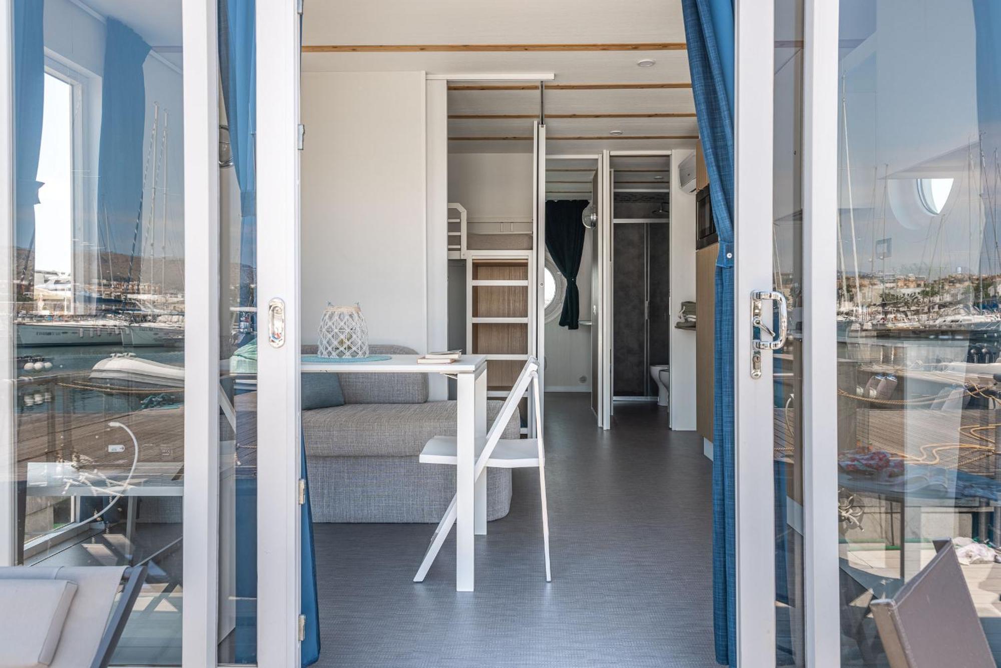 Marina Del Gargano Houseboat Hotel Manfredonia Exterior photo