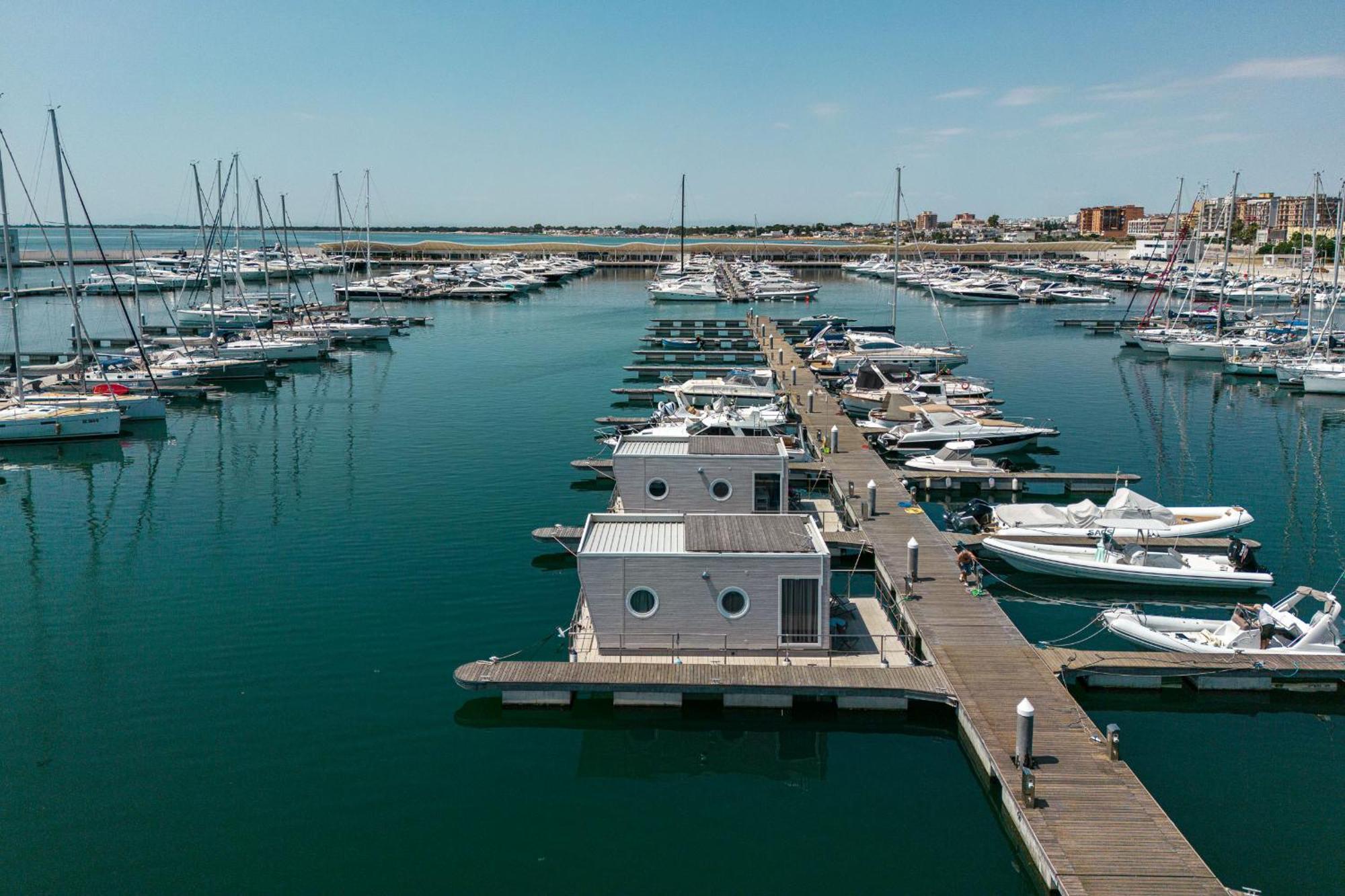 Marina Del Gargano Houseboat Hotel Manfredonia Exterior photo