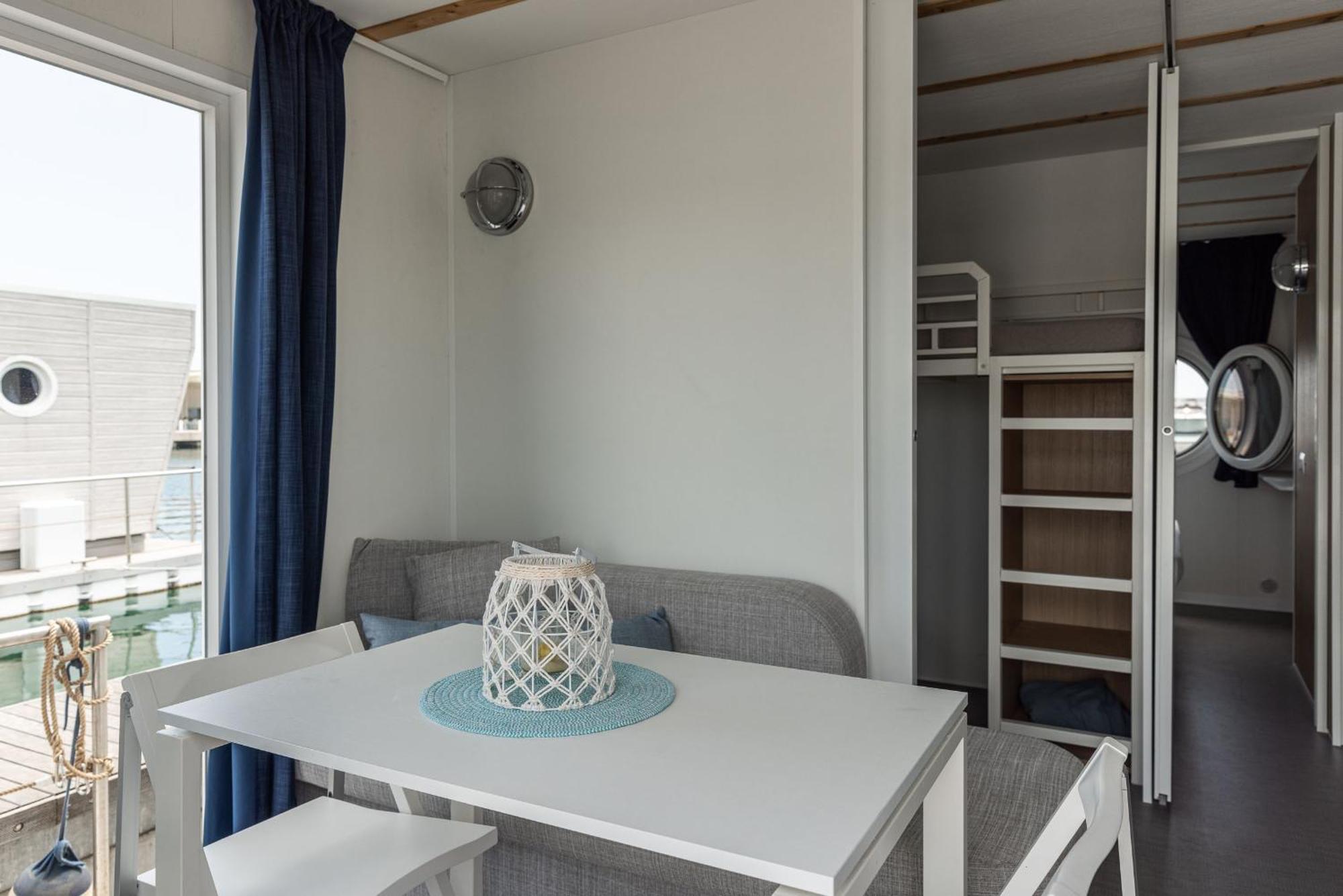 Marina Del Gargano Houseboat Hotel Manfredonia Exterior photo